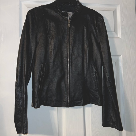 Wilsons Leather Black Fitted Leather Jacket.  Women’s. - Picture 2 of 6